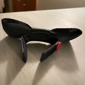 Harvey’s seatbelt bow accessory.